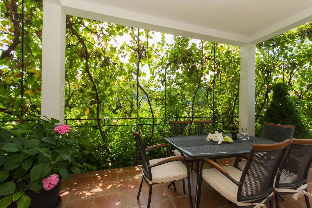 Apartment Lorenzo Trogir
