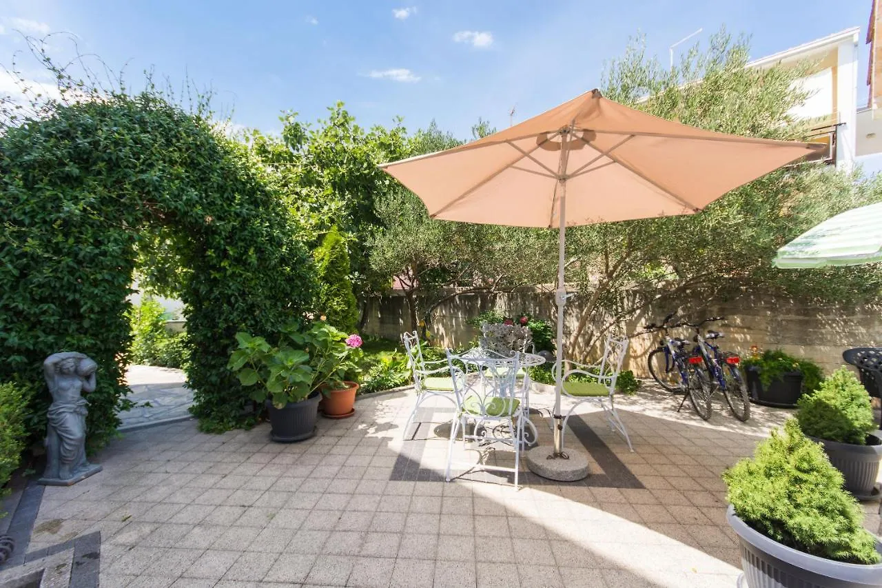 Apartment Lorenzo Trogir