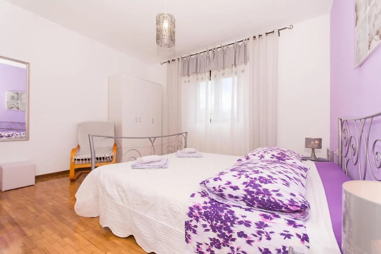 Apartment Lorenzo Trogir
