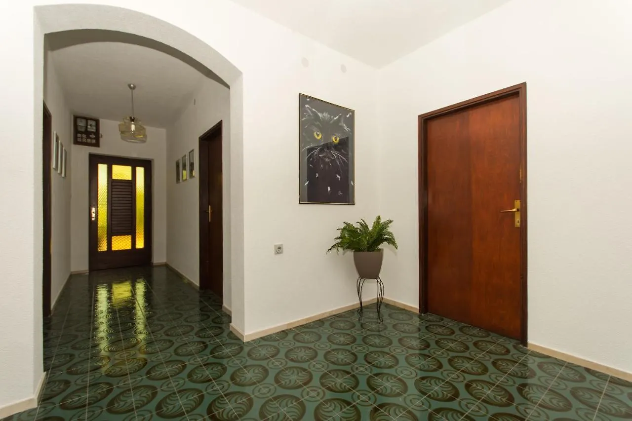 Apartment Lorenzo Trogir 0*,