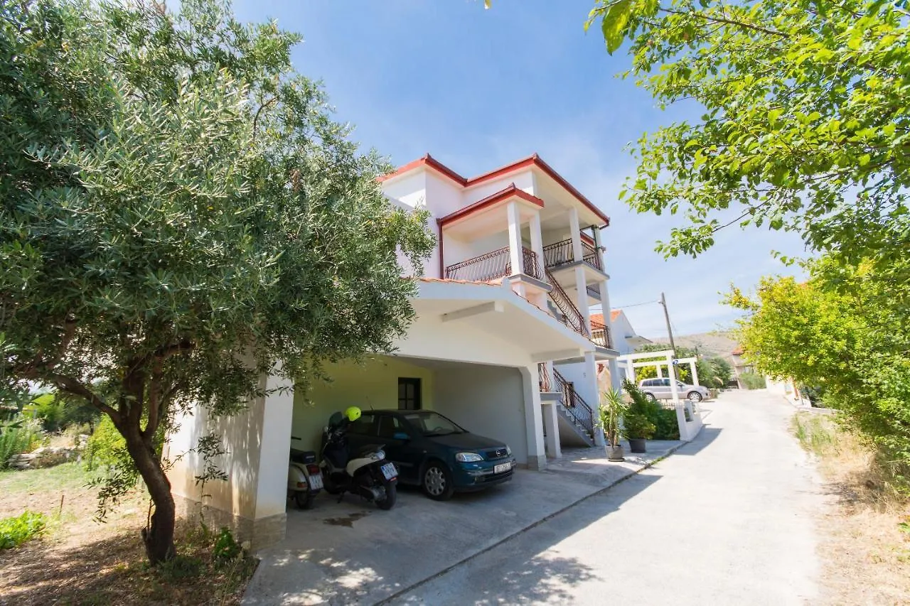 Apartment Lorenzo Trogir 0*,  Croatie